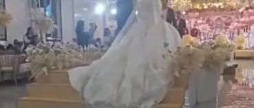 酒店被淹，新人舉辦“水上婚禮”！
