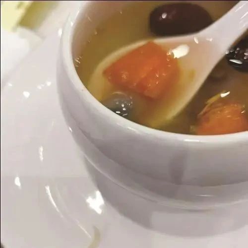 45萬元婚宴吃出異物！