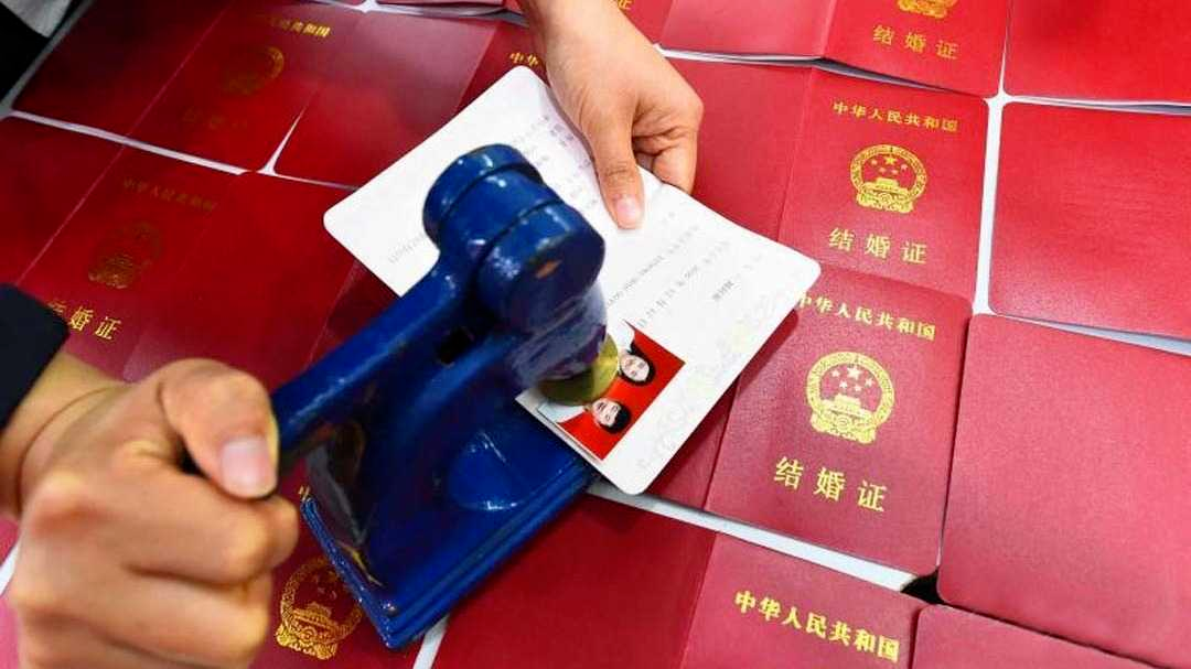 全國(guó)多地開始獎(jiǎng)勵(lì)結(jié)婚！