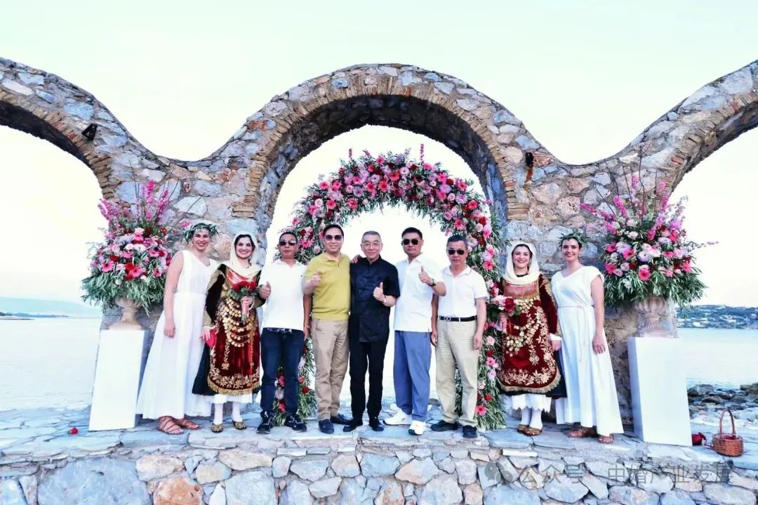 中國婚慶業(yè)代表團攜4對新人在希臘舉辦目的地婚禮，體驗蜜月旅行！